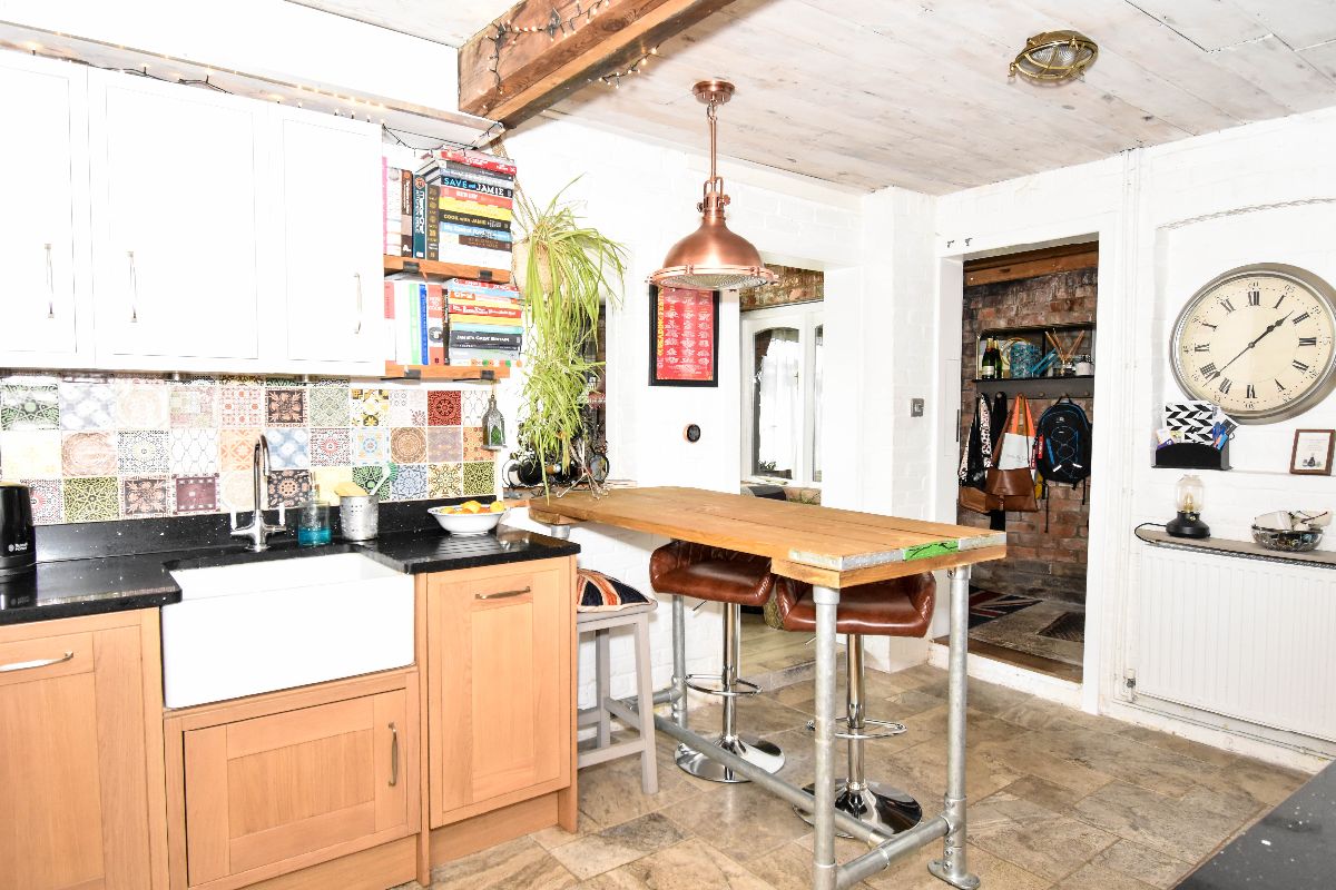 2 bed terraced house to rent in Windsor Road, Salisbury 7