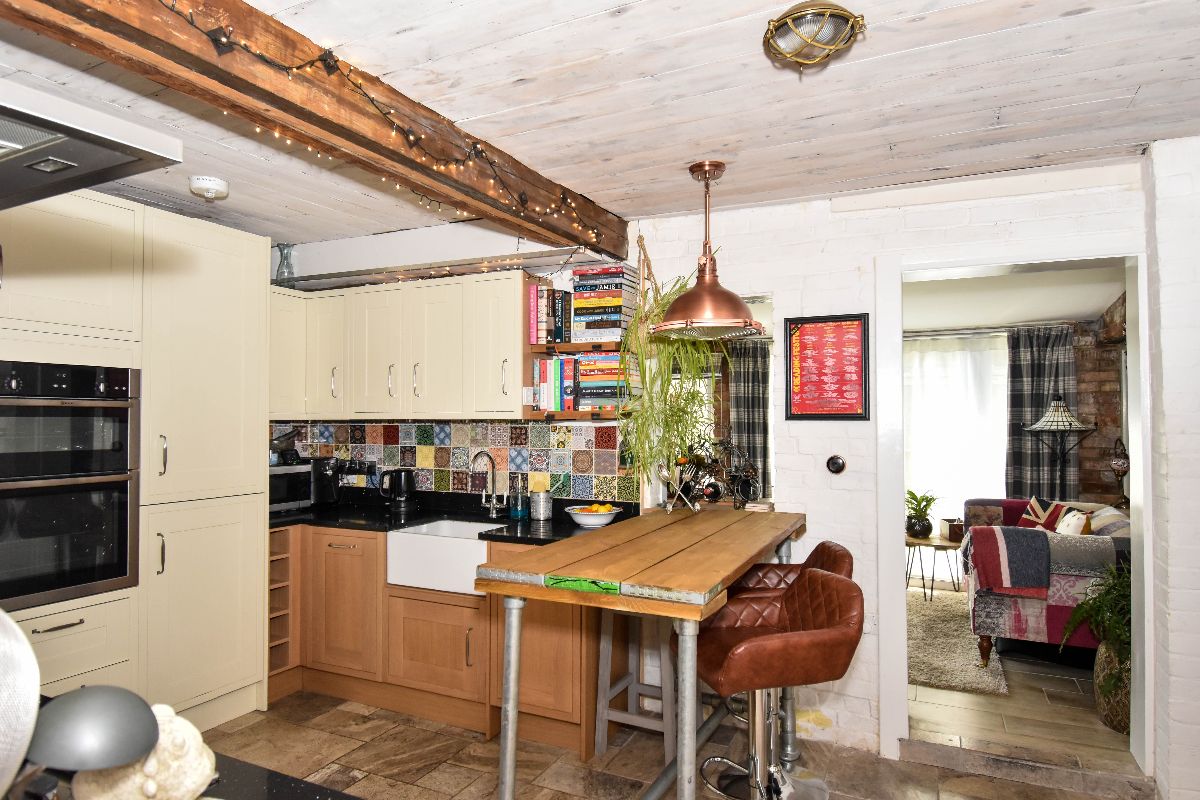 2 bed terraced house to rent in Windsor Road, Salisbury 5