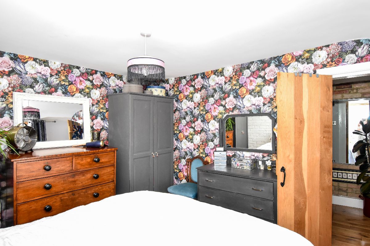 2 bed terraced house to rent in Windsor Road, Salisbury 10