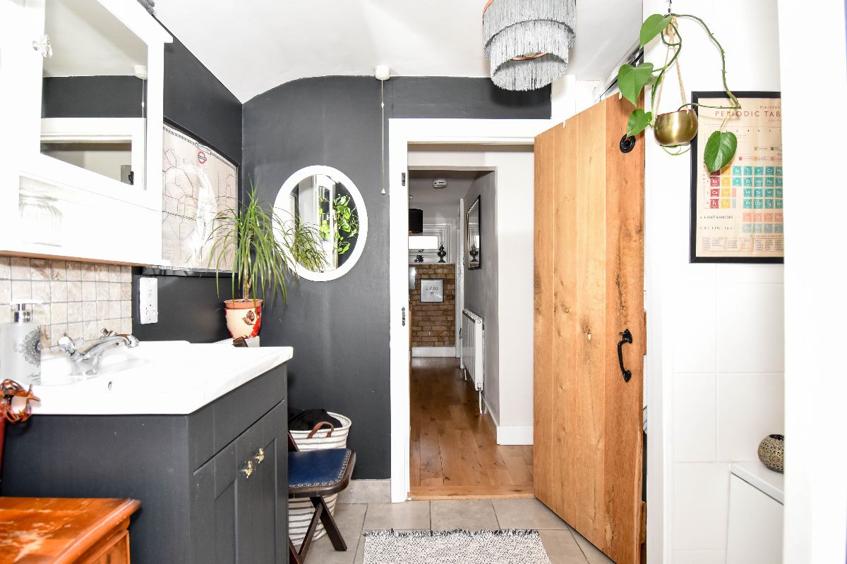 2 bed terraced house to rent in Windsor Road, Salisbury 14