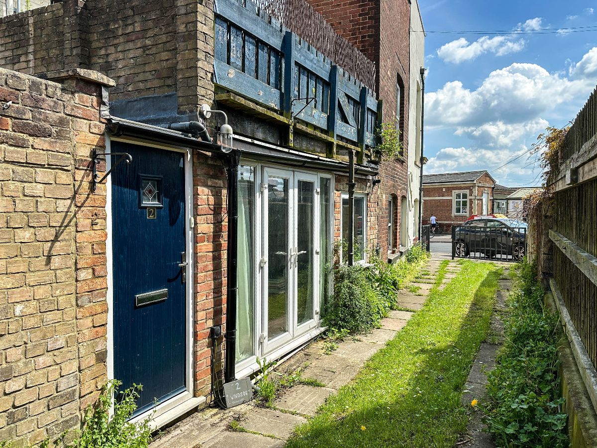 2 bed terraced house to rent in Windsor Road, Salisbury  - Property Image 20