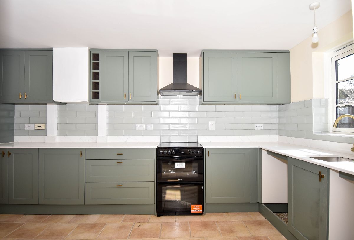 4 bed cottage to rent in Manor Farm Cottages, Salisbury 1