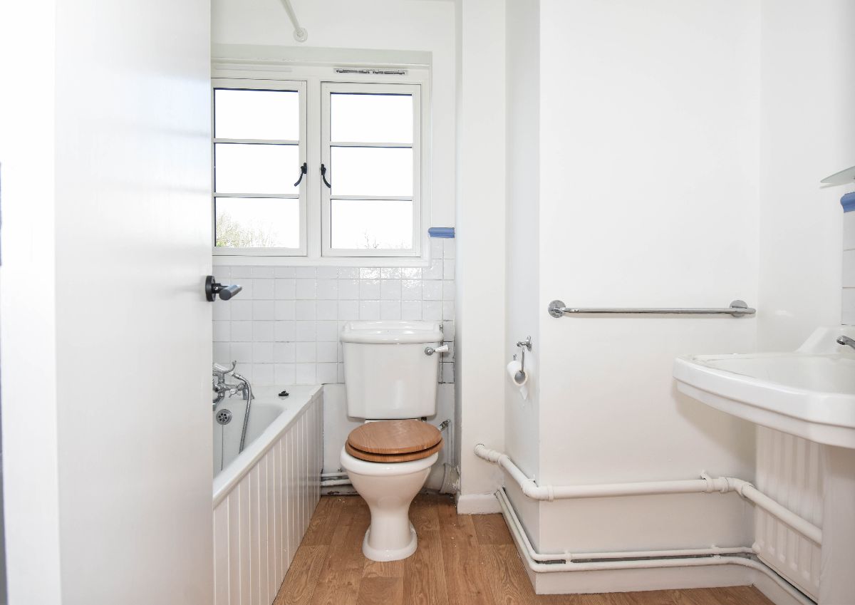 4 bed cottage to rent in Manor Farm Cottages, Salisbury 9