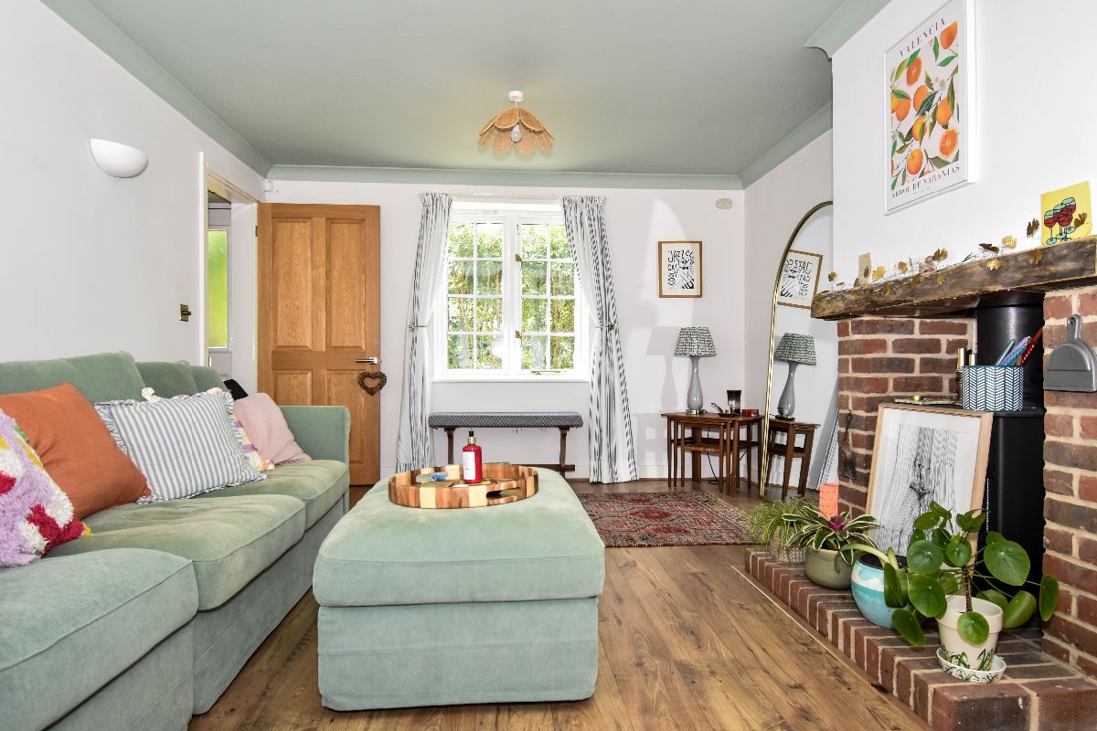 3 bed semi-detached house to rent in Alderbury, Salisbury 2