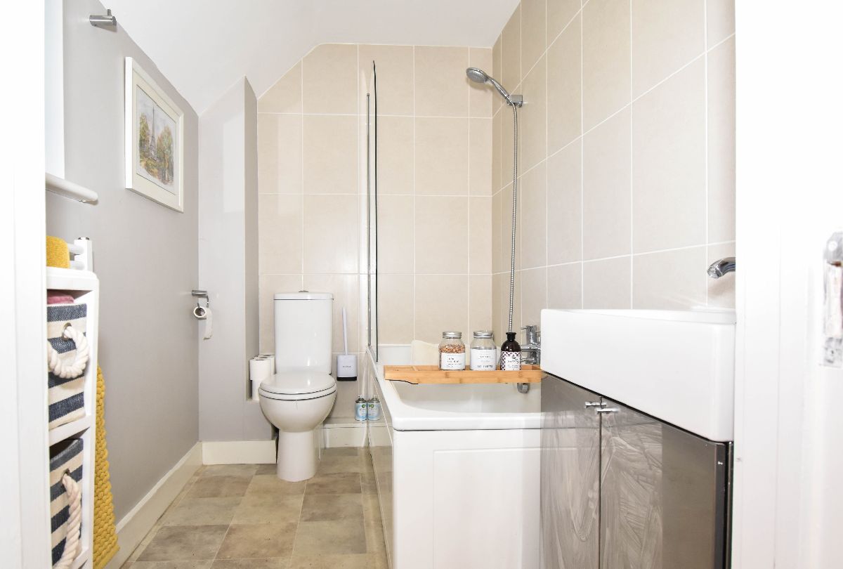 3 bed semi-detached house to rent in Alderbury, Salisbury 12