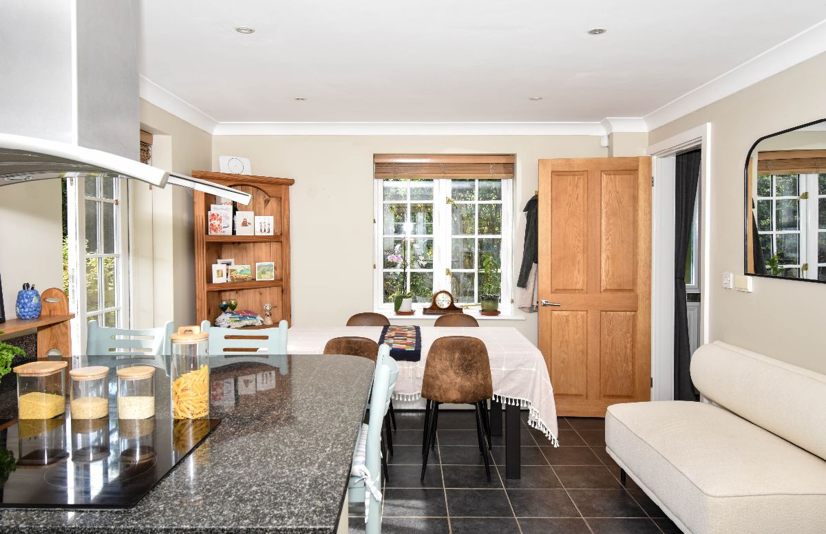 3 bed semi-detached house to rent in Alderbury, Salisbury 7