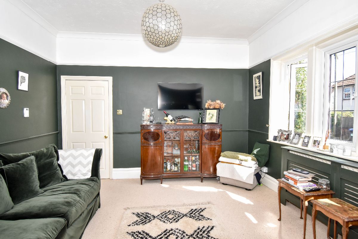 5 bed semi-detached house to rent in Shaftesbury Road, Salisbury 2