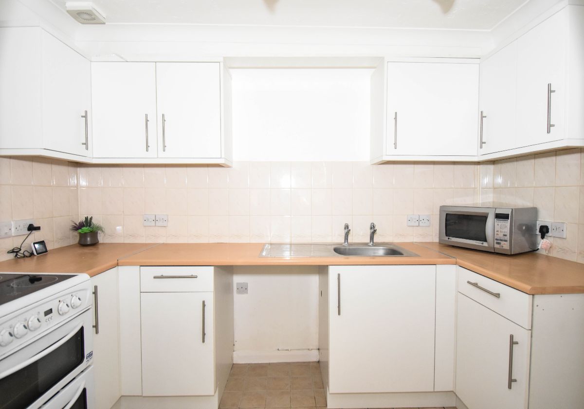 1 bed flat to rent in West Street, Wilton, Salisbury 5