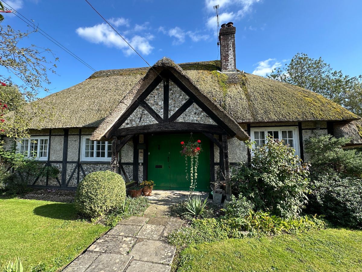 1 bed studio flat to rent in Middle Woodford, Salisbury 1