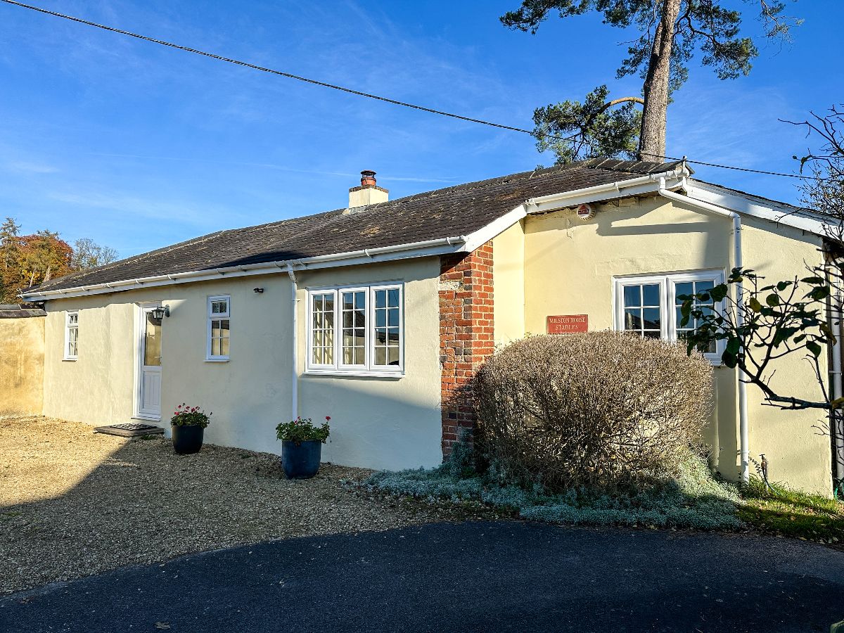 2 bed bungalow to rent in Durrington, Salisbury  - Property Image 1