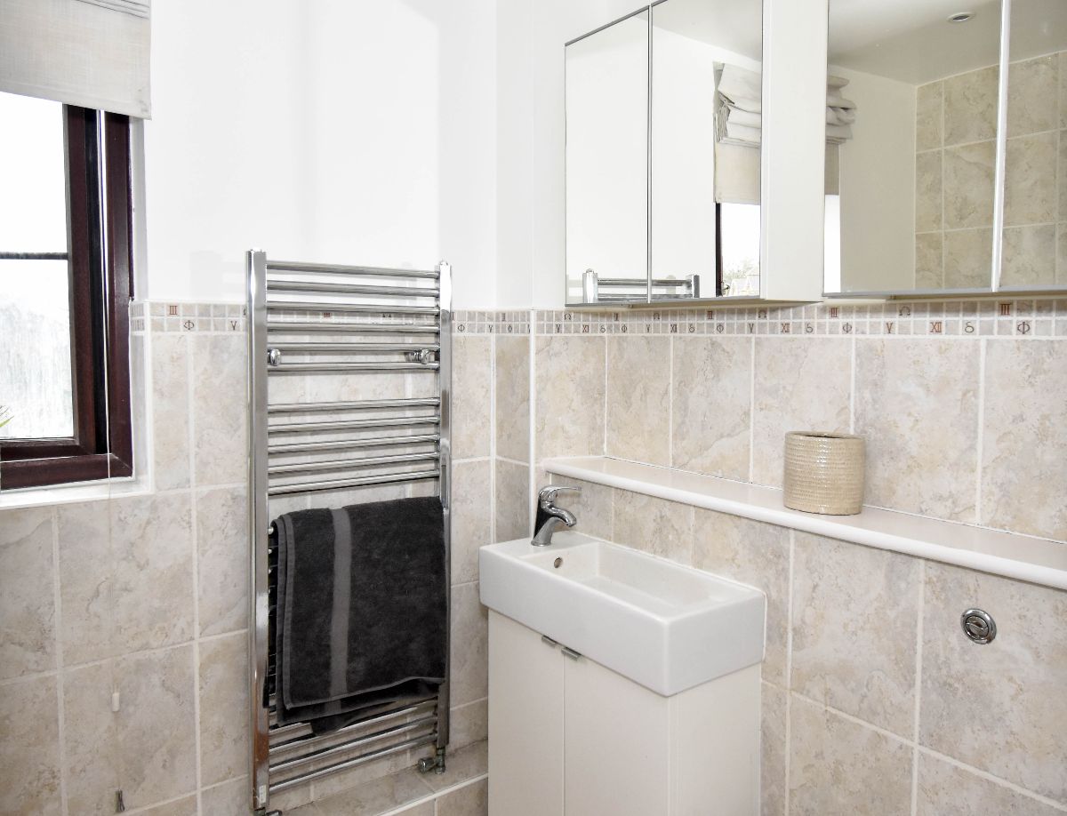 4 bed detached house to rent in Bennett Close, Salisbury 11