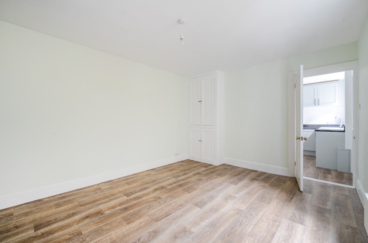 3 bed detached house to rent in Mill Road, Salisbury 5