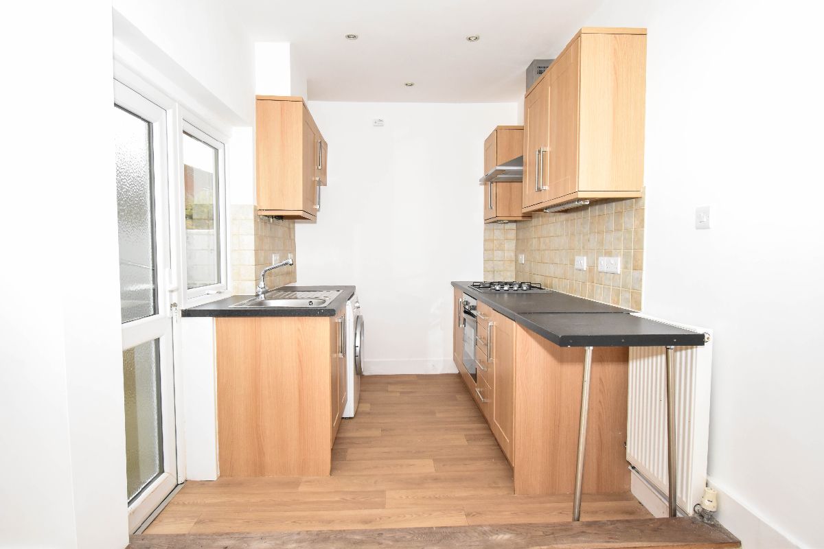 2 bed terraced house to rent in Stratford Road, Salisbury 6