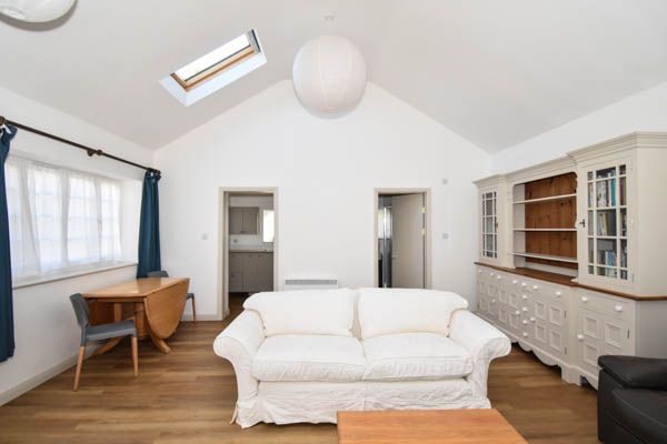 1 bed bungalow to rent in The Street, Chilmark 4