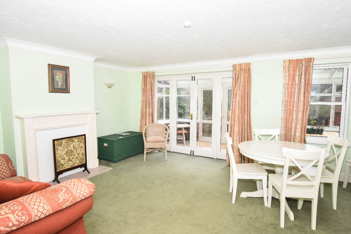 3 bed detached house to rent in Victoria Road, Salisbury 5