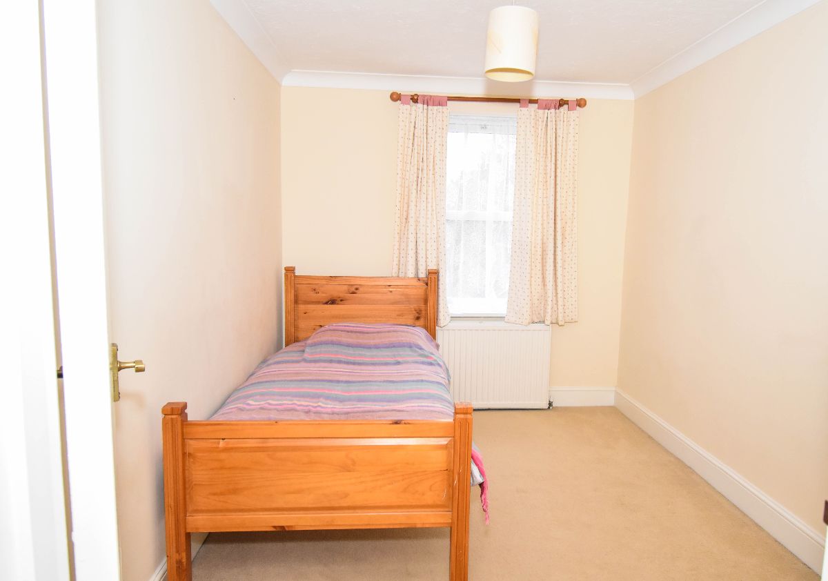 3 bed detached house to rent in Victoria Road, Salisbury 6