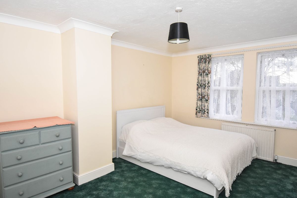 3 bed detached house to rent in Victoria Road, Salisbury 7