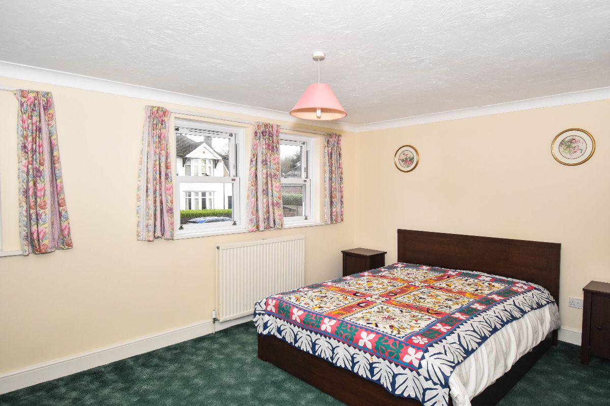 3 bed detached house to rent in Victoria Road, Salisbury 9