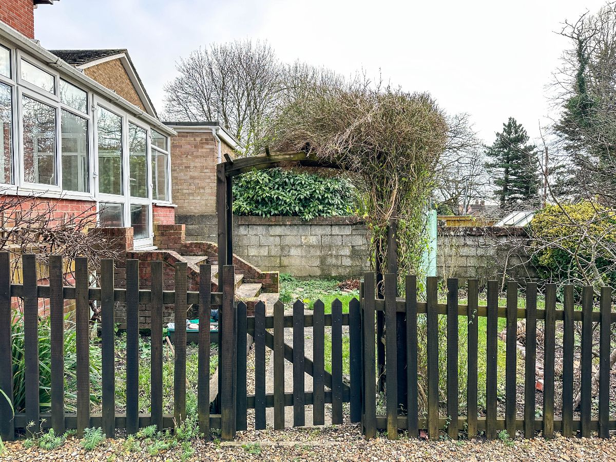 3 bed detached house to rent in Victoria Road, Salisbury 11