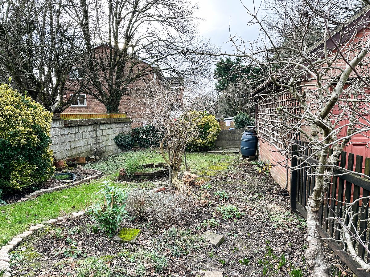 3 bed detached house to rent in Victoria Road, Salisbury 12