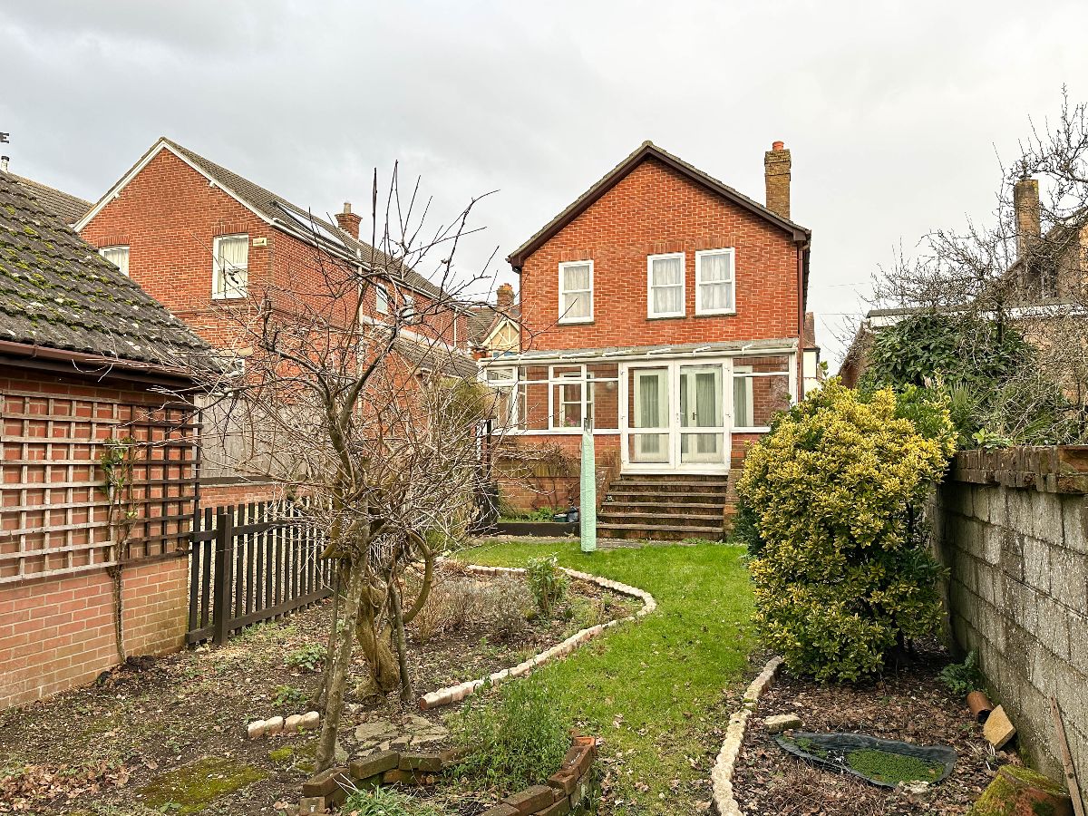 3 bed detached house to rent in Victoria Road, Salisbury 13