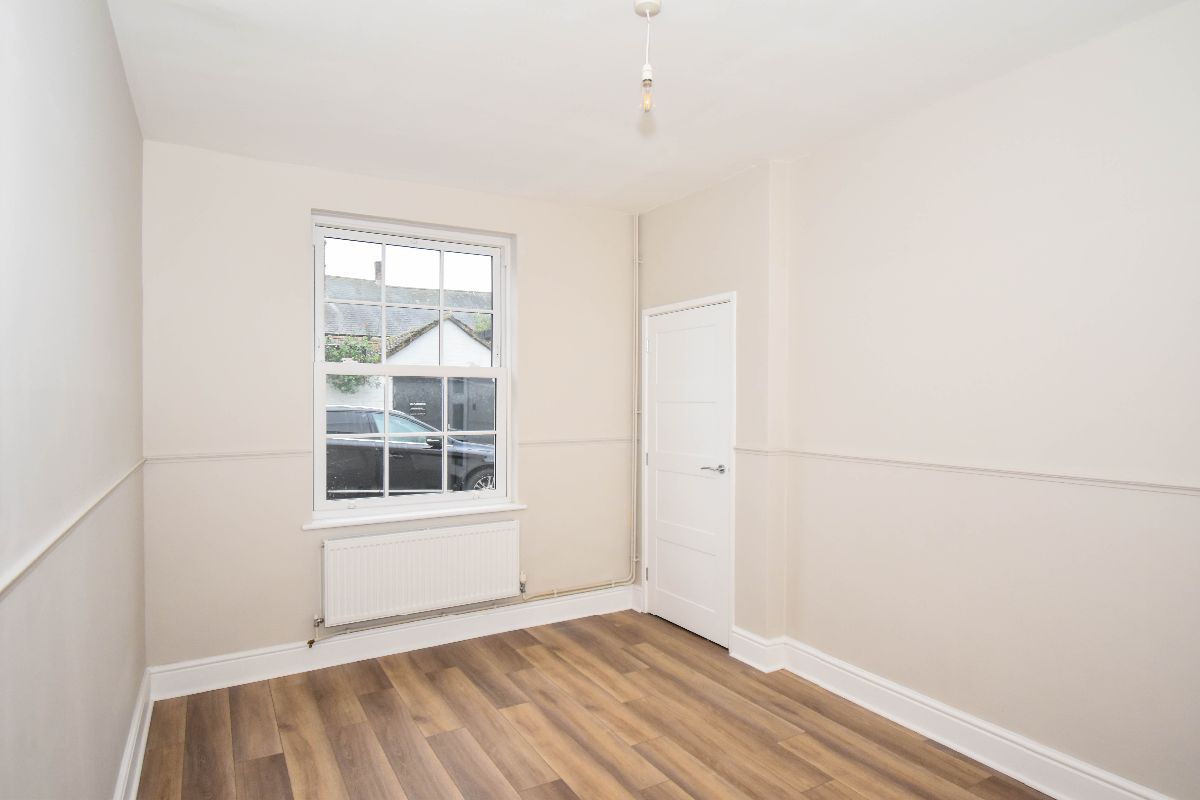 3 bed detached house to rent in Russell Street, Wilton 3