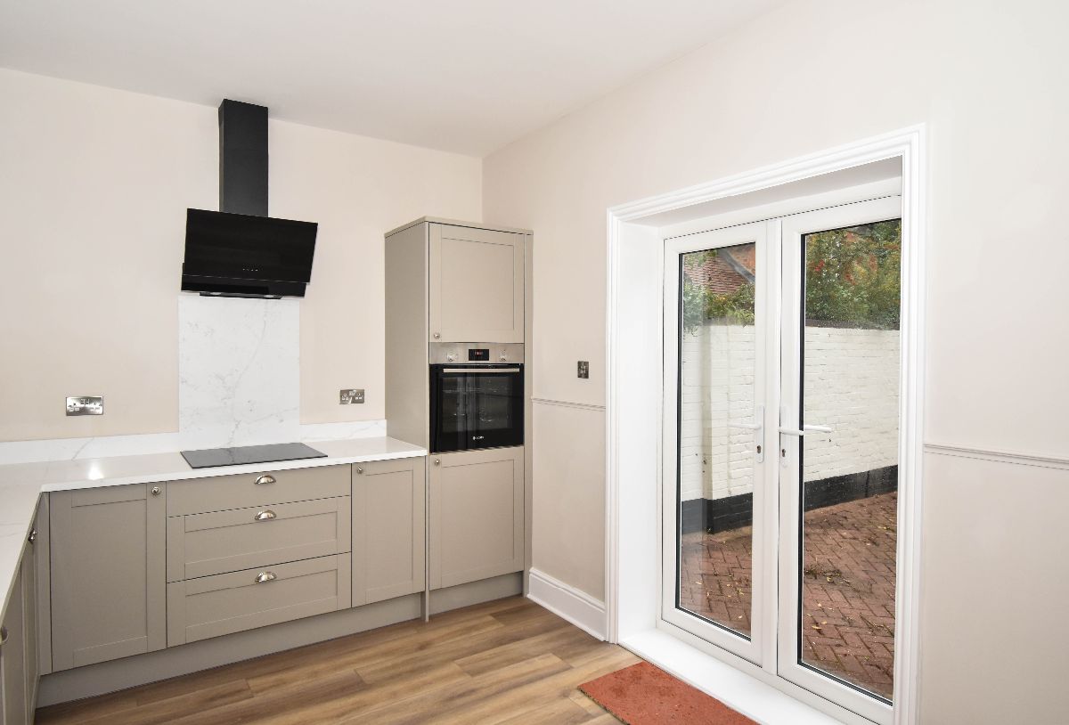 3 bed detached house to rent in Russell Street, Wilton  - Property Image 8