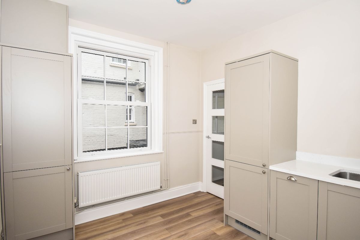 3 bed detached house to rent in Russell Street, Wilton 9