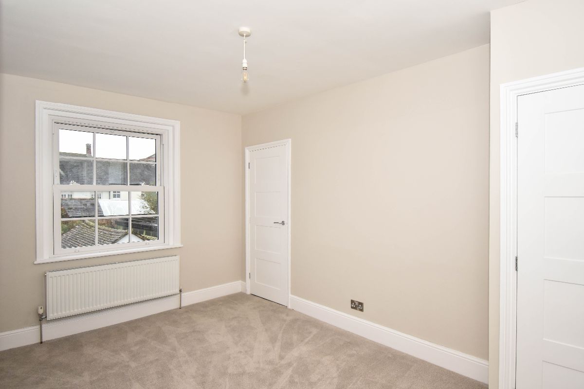 3 bed detached house to rent in Russell Street, Wilton 10