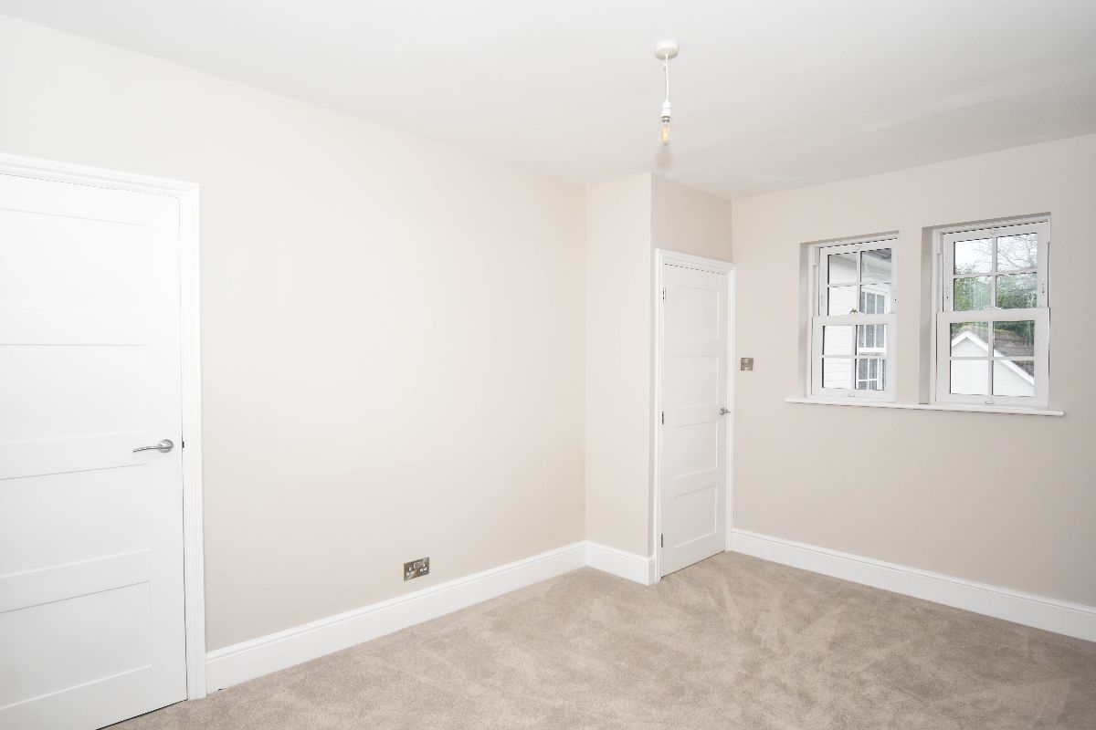 3 bed detached house to rent in Russell Street, Wilton 11