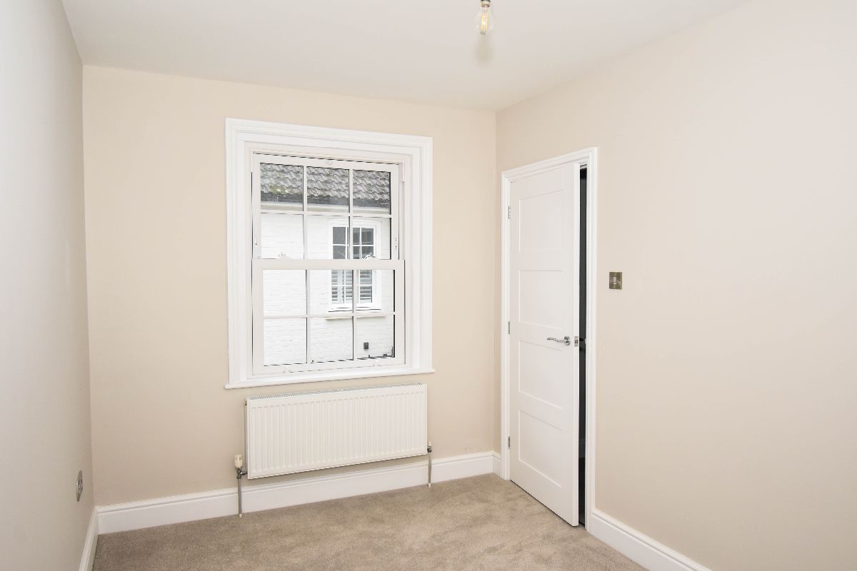 3 bed detached house to rent in Russell Street, Wilton 14