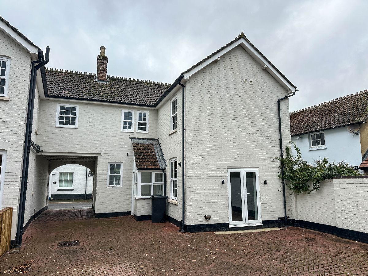 3 bed detached house to rent in Russell Street, Wilton 16