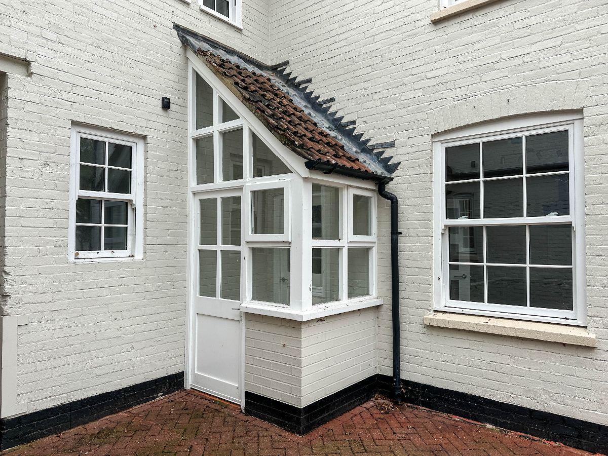 3 bed detached house to rent in Russell Street, Wilton 17