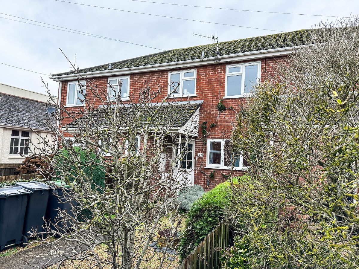 3 bed terraced house to rent in Ashley Road