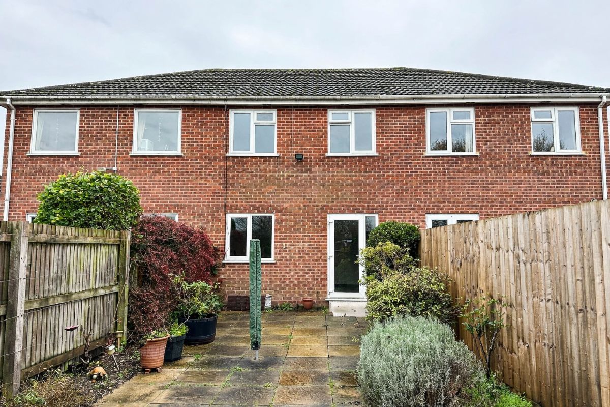 3 bed terraced house to rent in Ashley Road 17