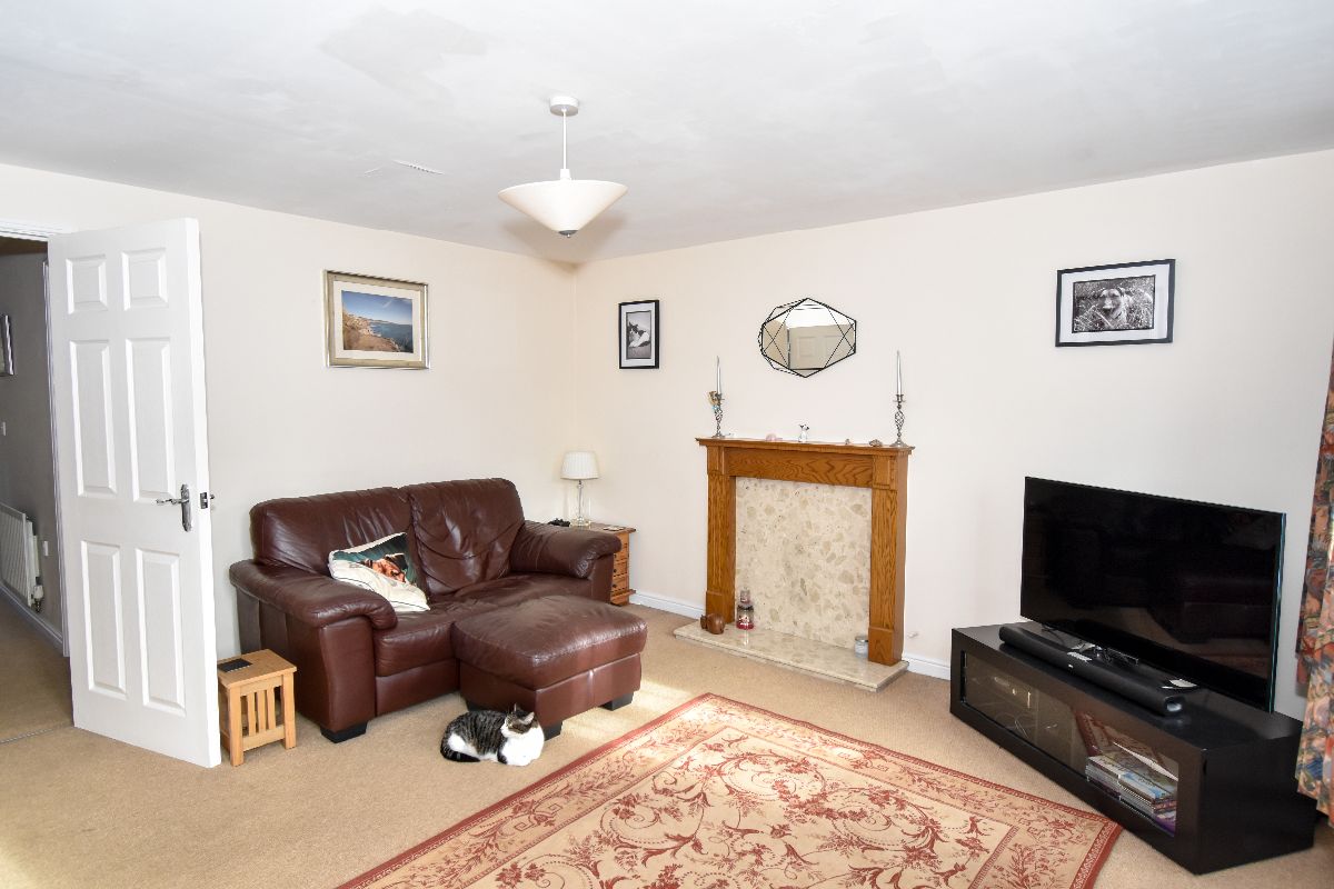 3 bed terraced house to rent in Wellworthy Drive, Salisbury 4
