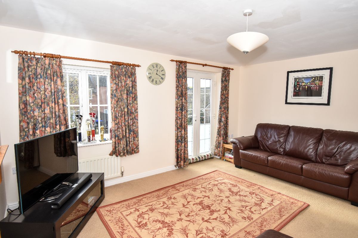 3 bed terraced house to rent in Wellworthy Drive, Salisbury 3