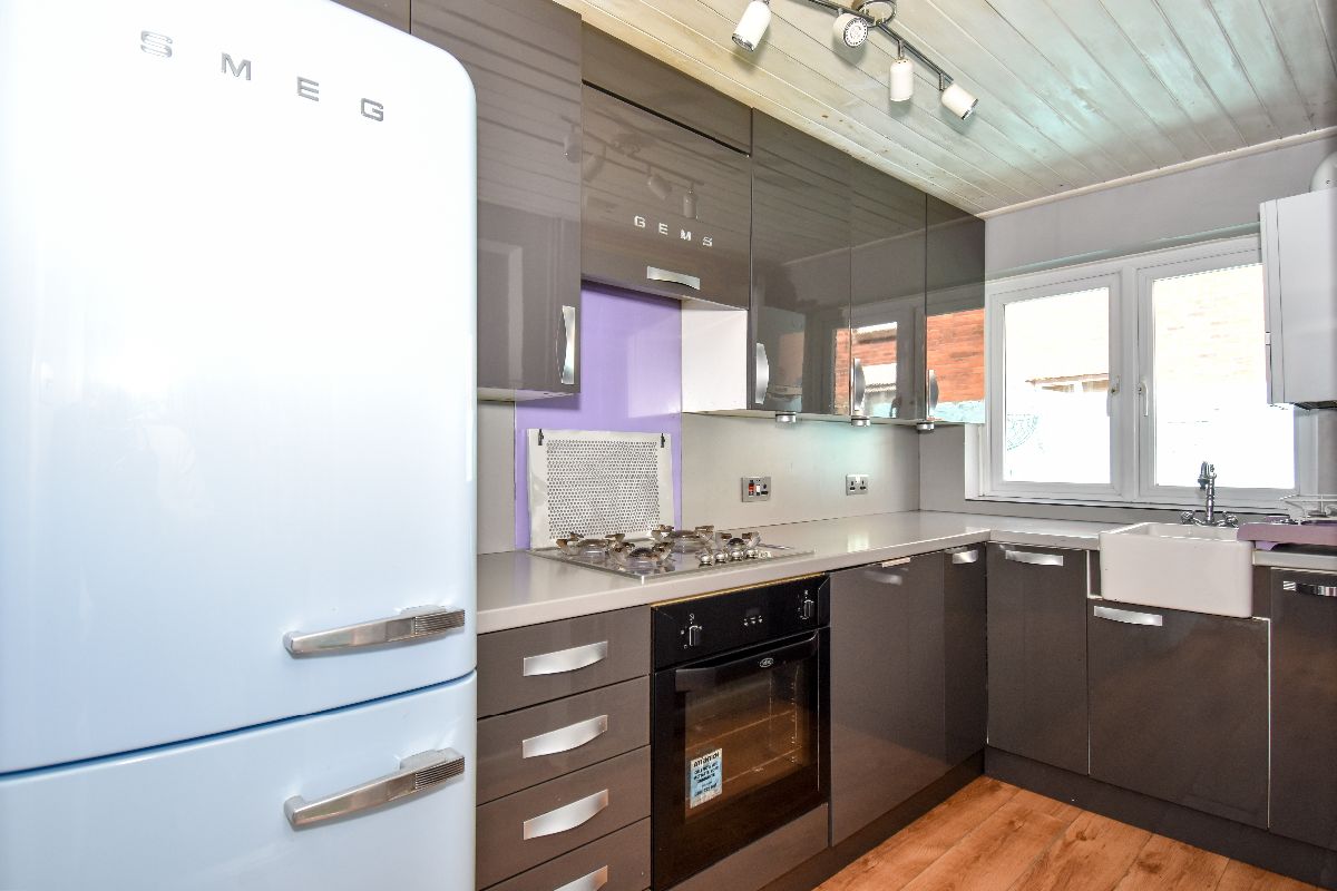 4 bed terraced house to rent in Trinity Street, Salisbury 2