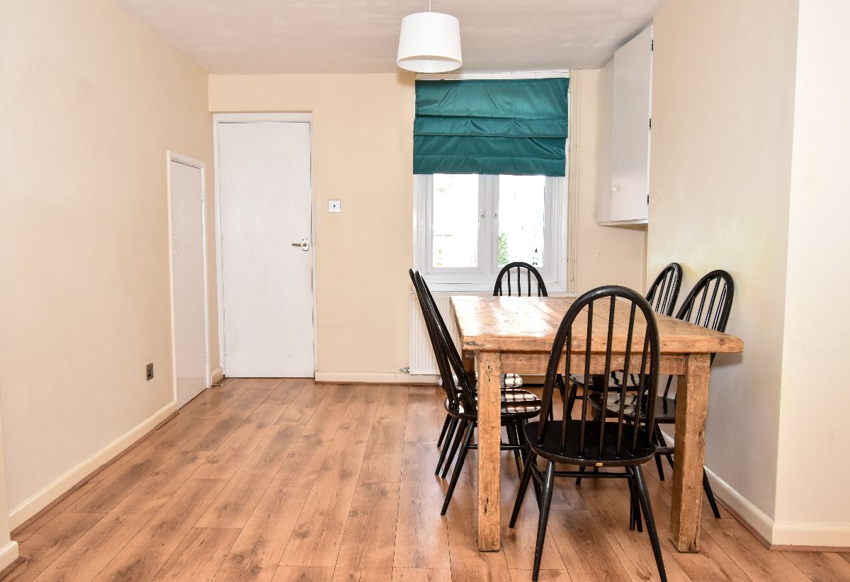 4 bed terraced house to rent in Trinity Street, Salisbury 3