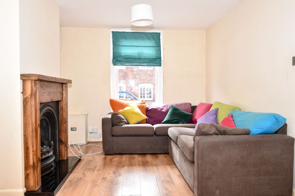 4 bed terraced house to rent in Trinity Street, Salisbury  - Property Image 2