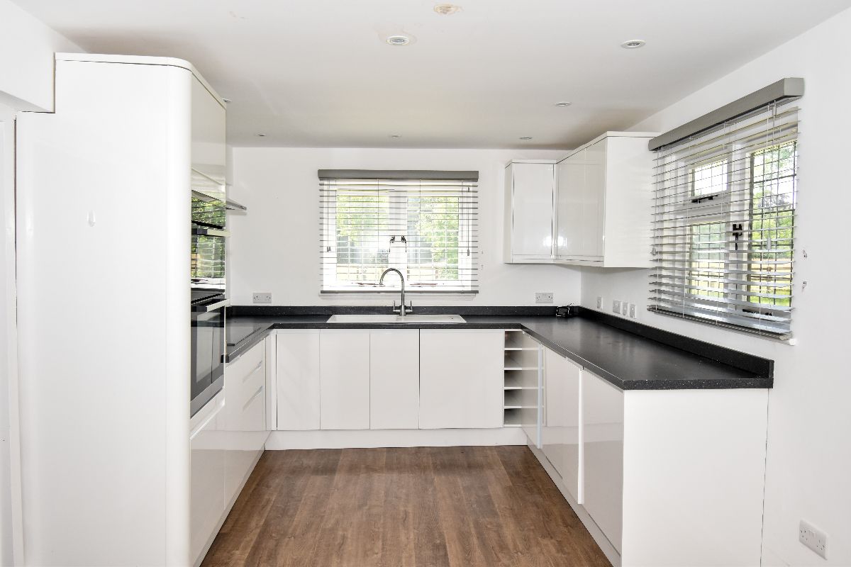 2 bed cottage to rent in Clarendon Park, Salisbury 3