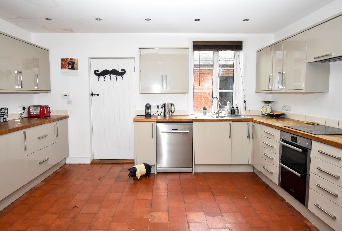 4 bed character property to rent in Clarendon Park, Salisbury 3