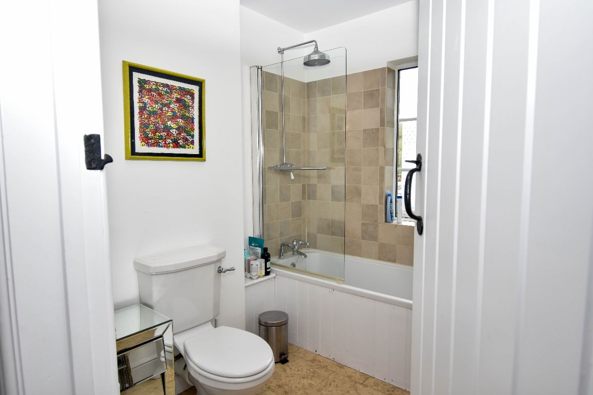 4 bed character property to rent in Clarendon Park, Salisbury 16