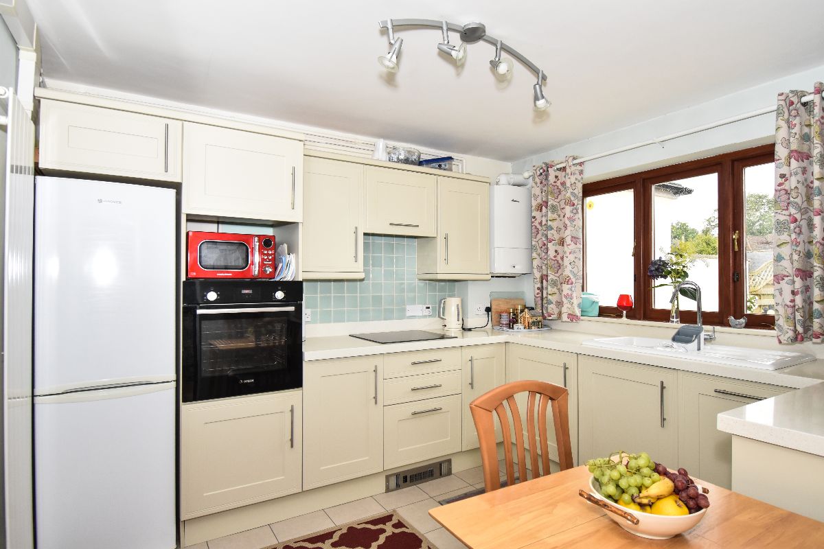 2 bed terraced house for sale in North Street, Wilton 8