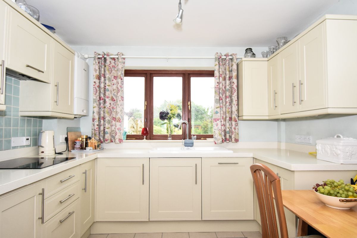 2 bed terraced house for sale in North Street, Wilton 3
