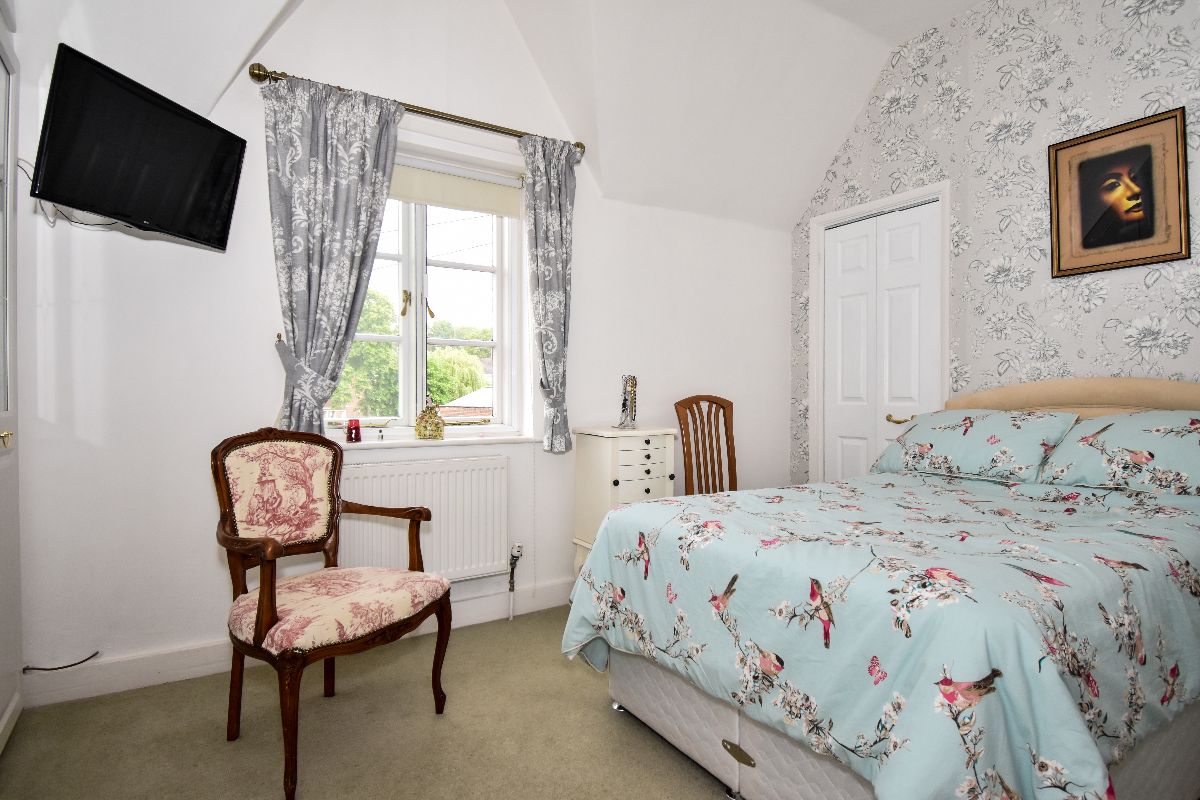 2 bed terraced house for sale in North Street, Wilton 4