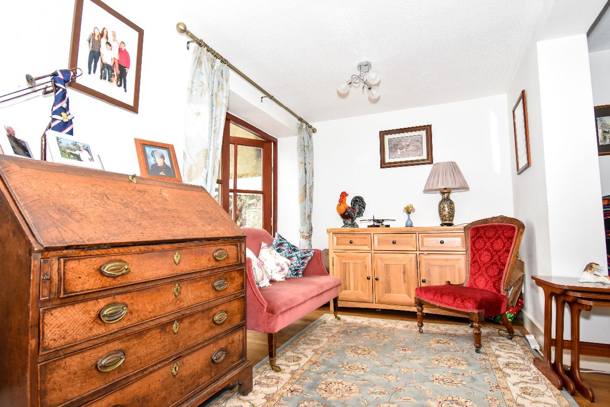 2 bed terraced house for sale in North Street, Wilton  - Property Image 3