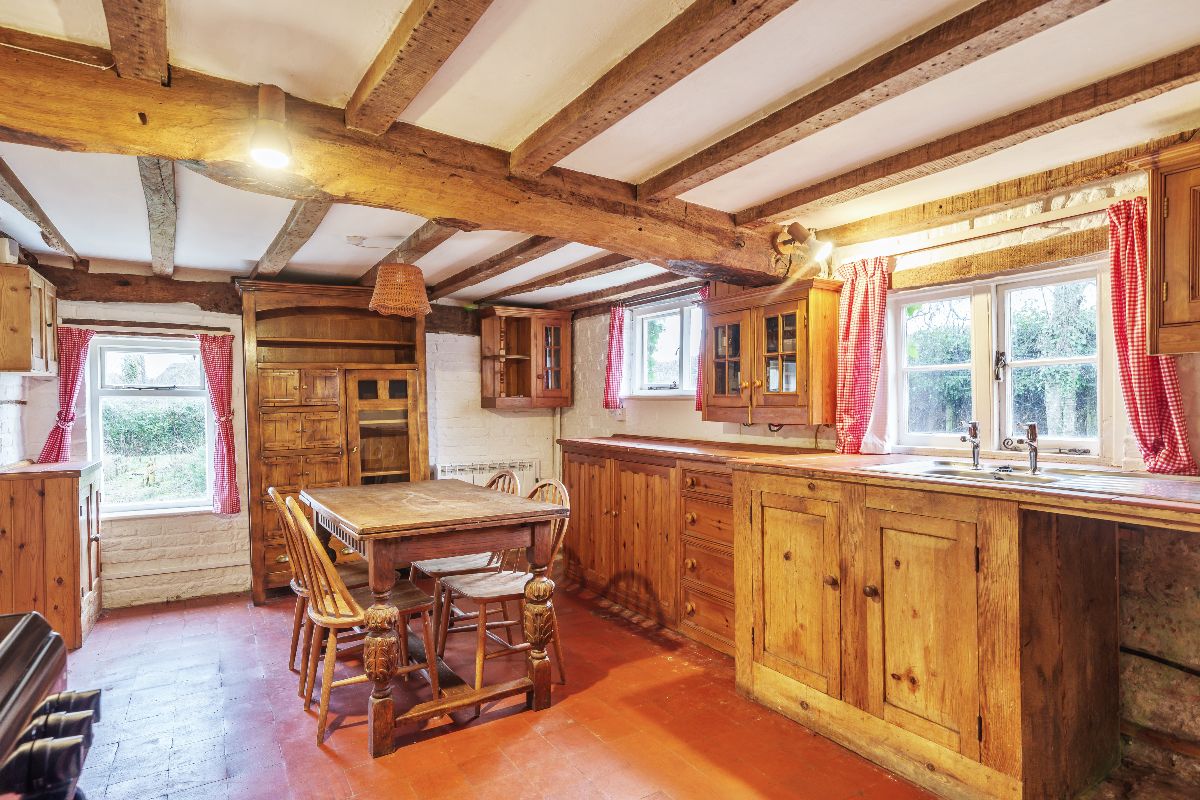 3 bed cottage for sale in Landford, Salisbury 3
