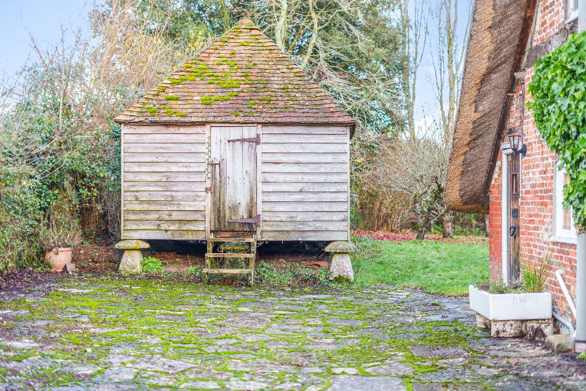 3 bed cottage for sale in Landford, Salisbury 25