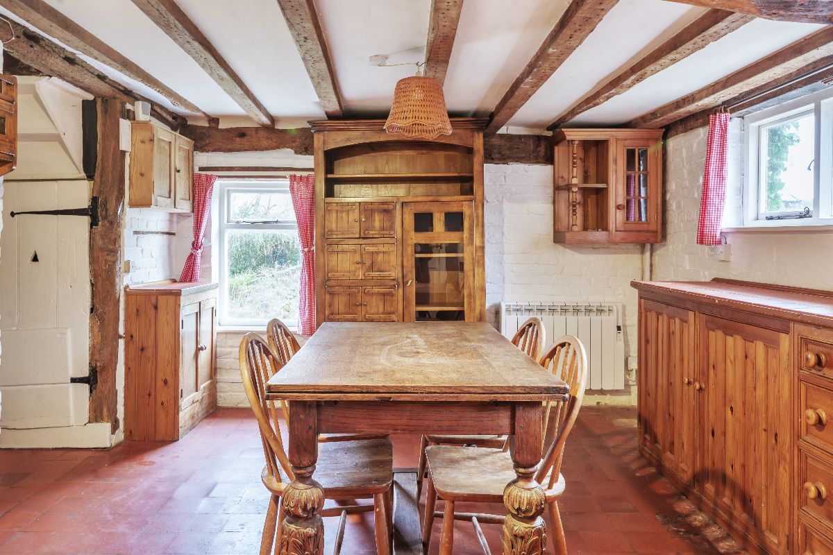 3 bed cottage for sale in Landford, Salisbury 8